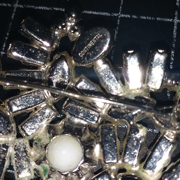 Vintage Continental Brooch White Milk Glass Stones & Rhinestones, Gold T… - Picture 3 of 7